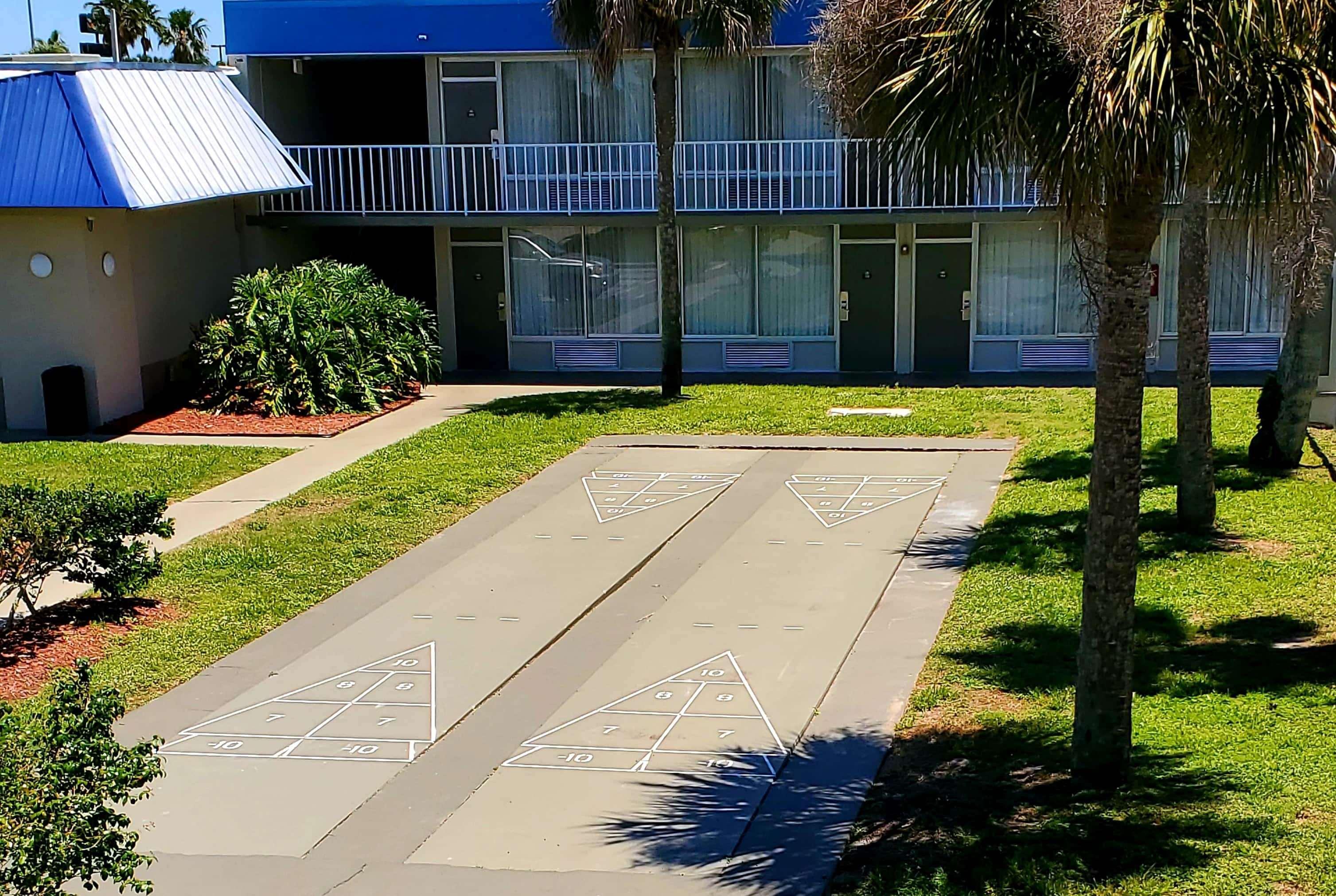 Days Inn By Wyndham Titusville Kennedy Space Center Exterior photo
