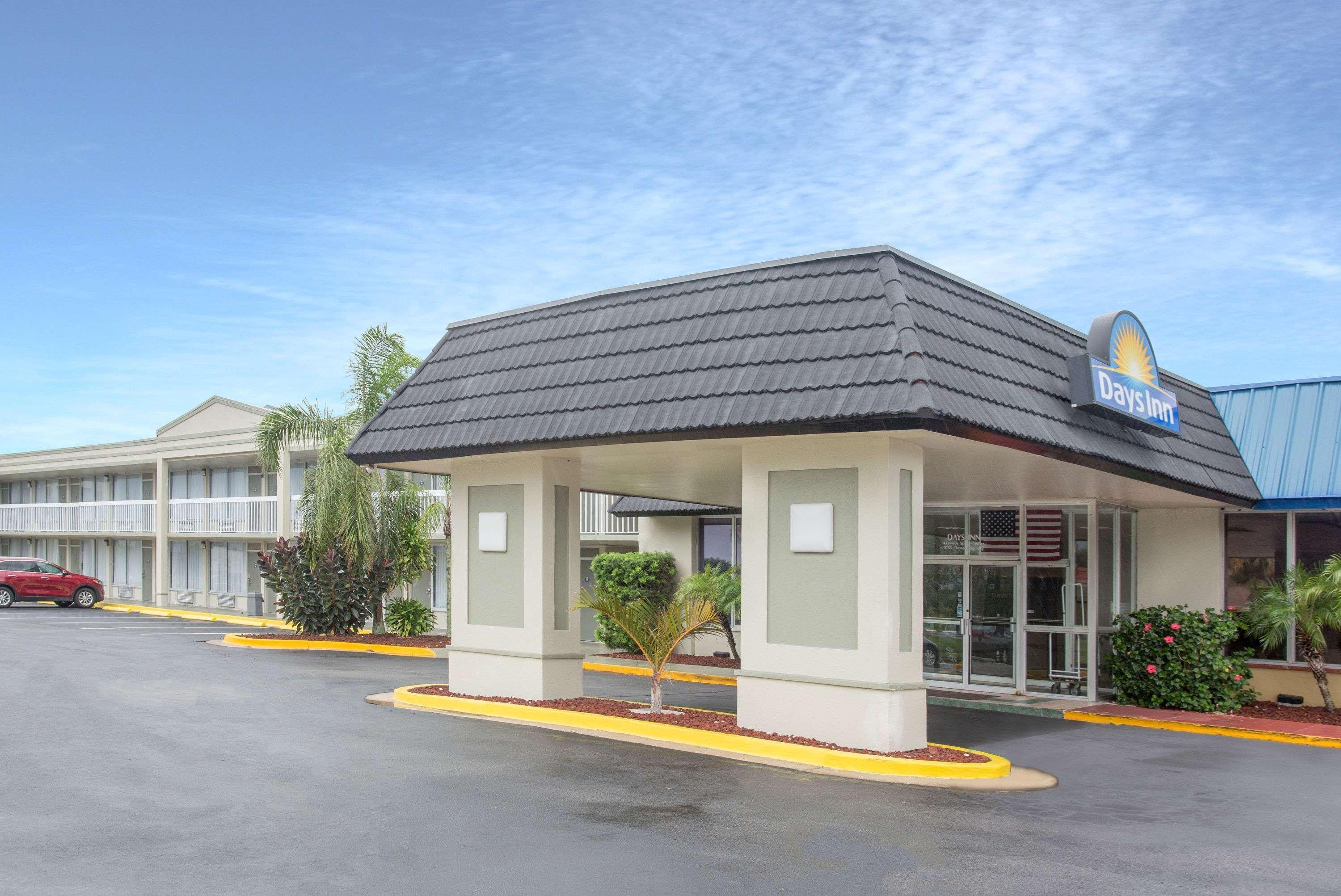 Days Inn By Wyndham Titusville Kennedy Space Center Exterior photo