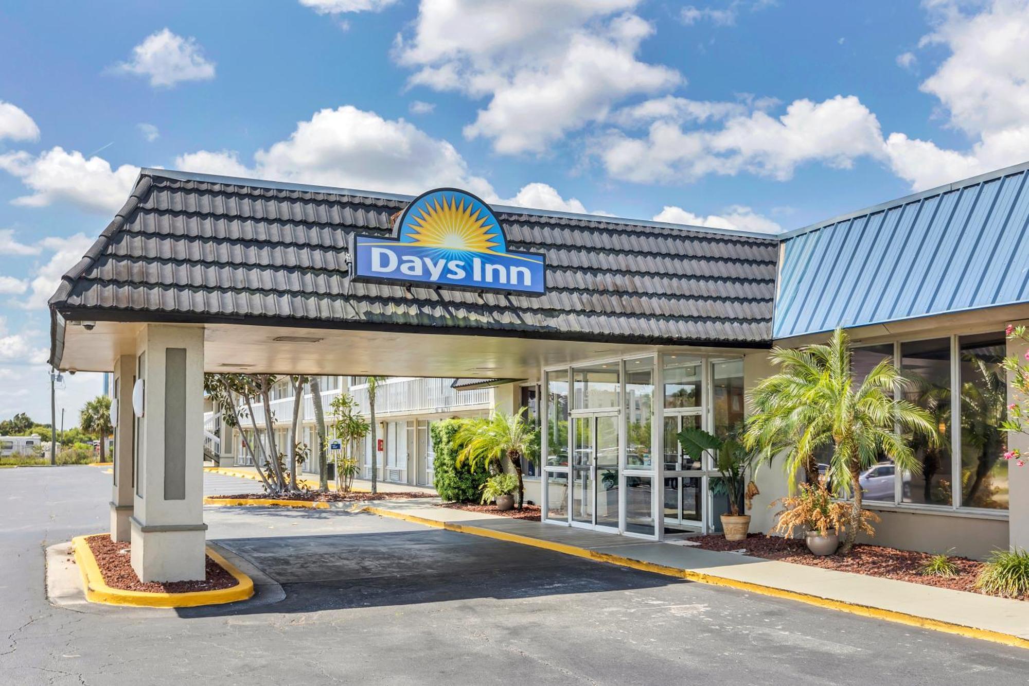 Days Inn By Wyndham Titusville Kennedy Space Center Exterior photo